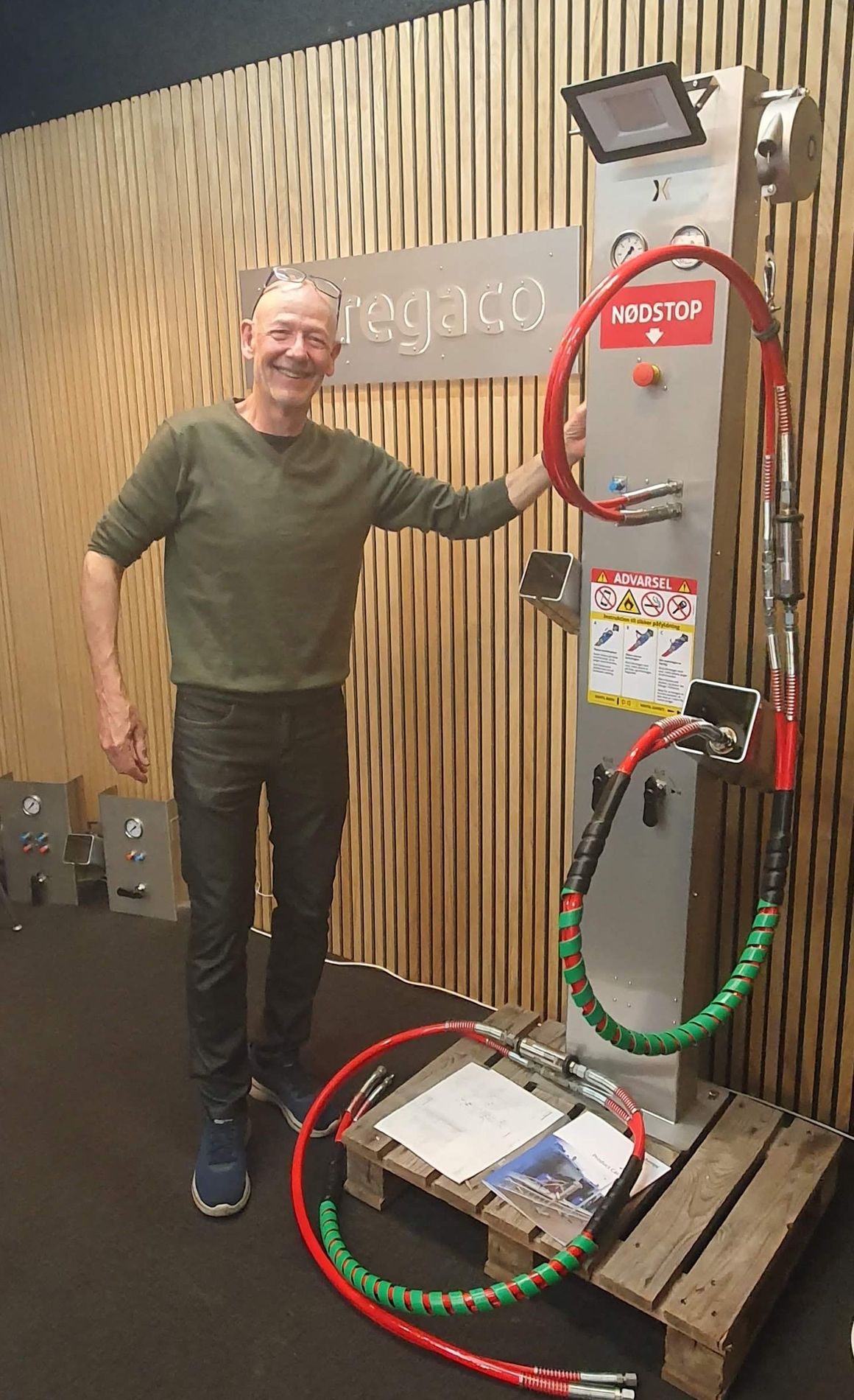 Industrial designer Rune Balle with the SHERFILL-CNG filling station he designed for regaco