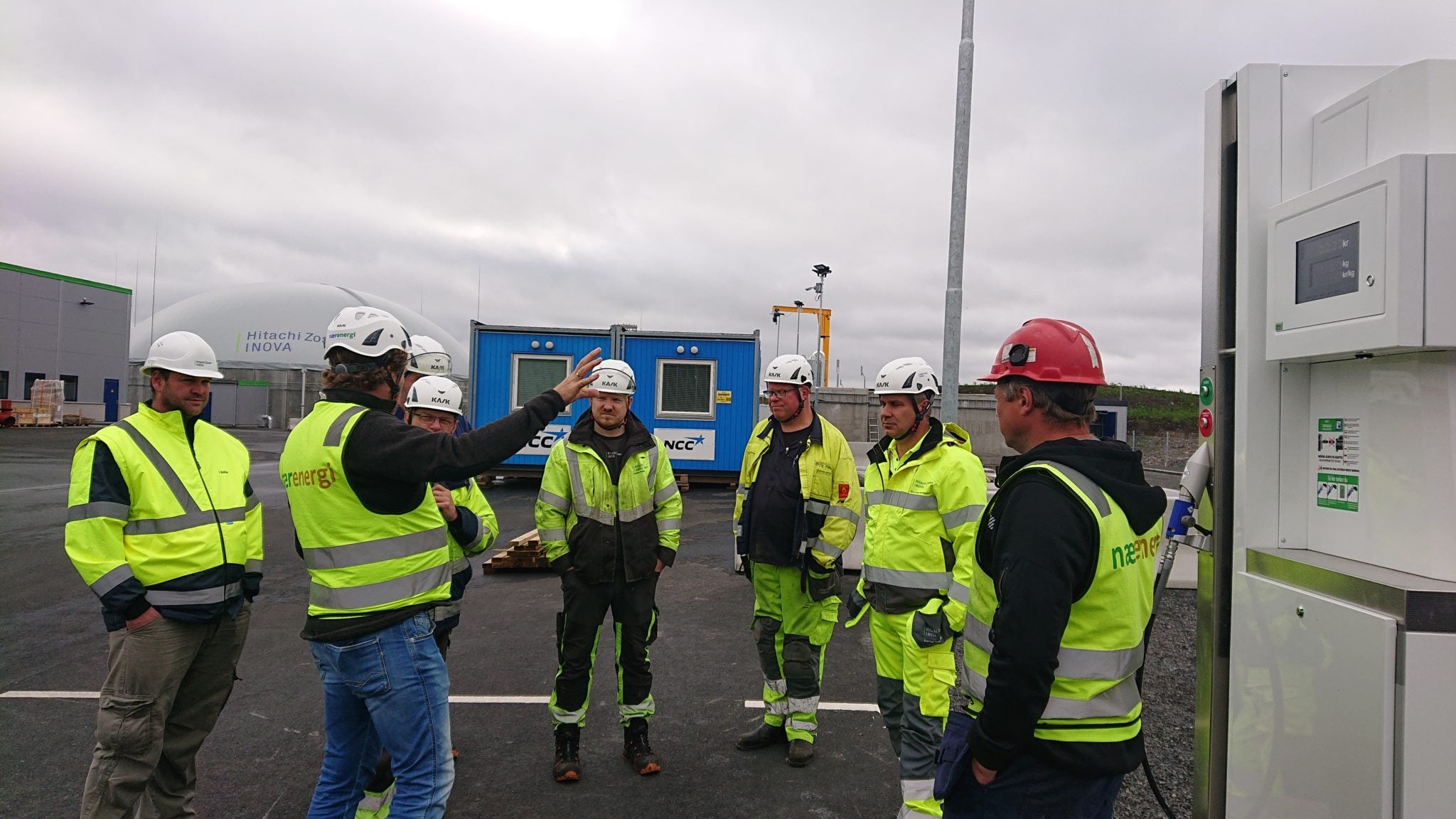 Regaco team onsite briefing om biogasprojekt